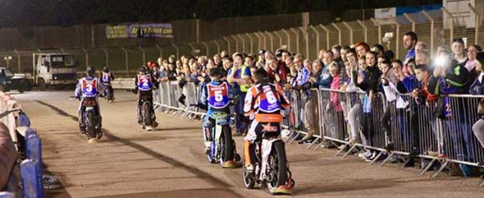 Thurrock-hammers_Credit-Rafal-Wlosek
