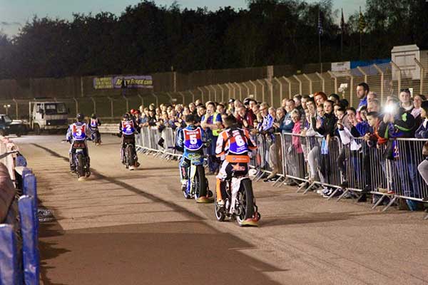 Thurrock-hammers_Credit-Rafal-Wlosek