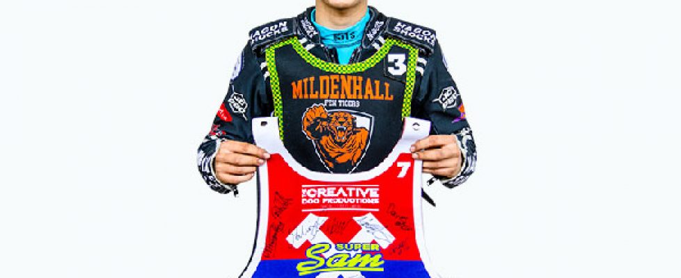Supporting-Sam-Norris-Thurrock-Hammers_Bib-Auction